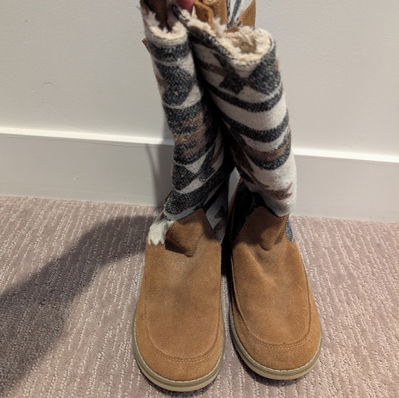 Sanuk Aztec Print Fleece Lined Calf Height Boots - Picture 4 of 7